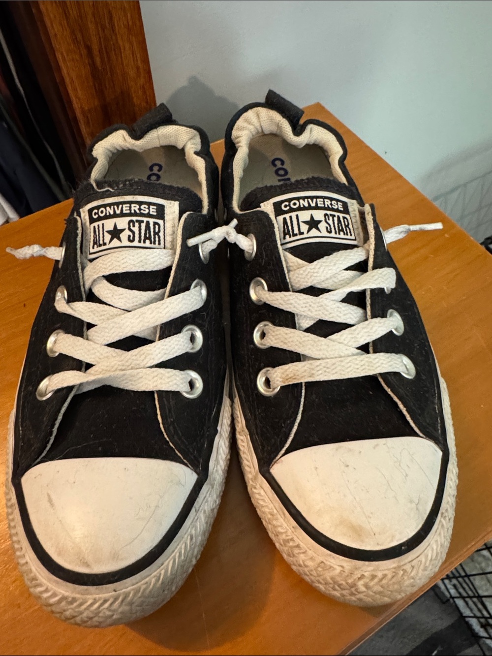 Converse All Star Women’s Low Chucks Black 7.5 shoes